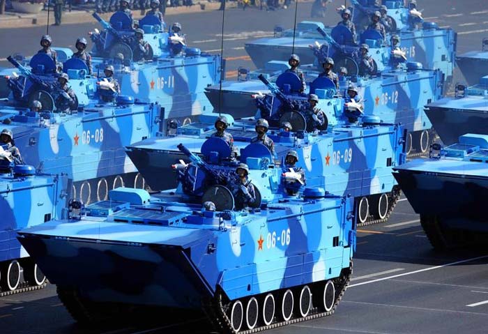 中国兵器工业集团公司为受阅部队16个方队配备武器装备